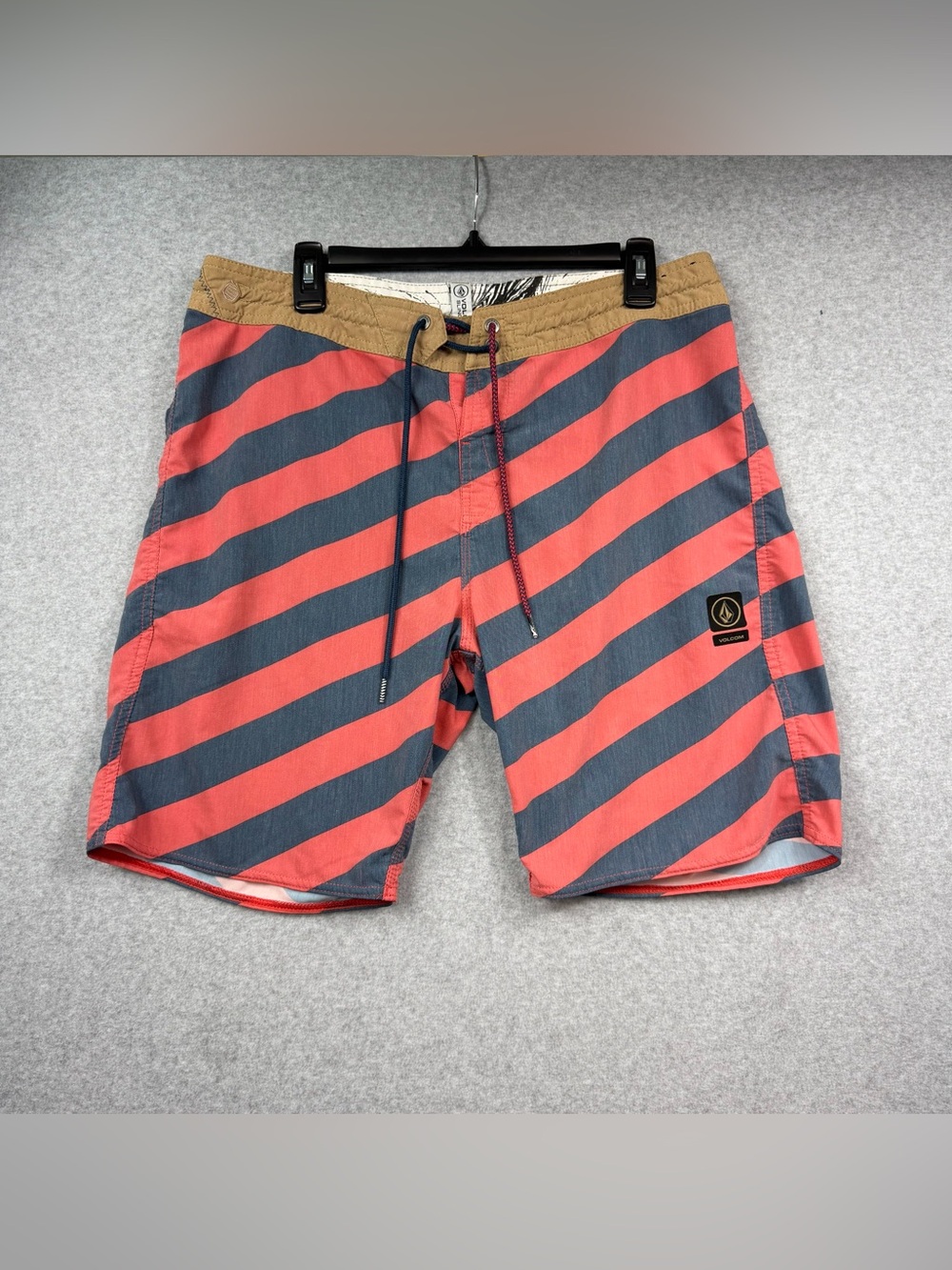 Volcom Stripey Slinger Boardshorts Red / Blue Swim Trunks Men’s Size 34